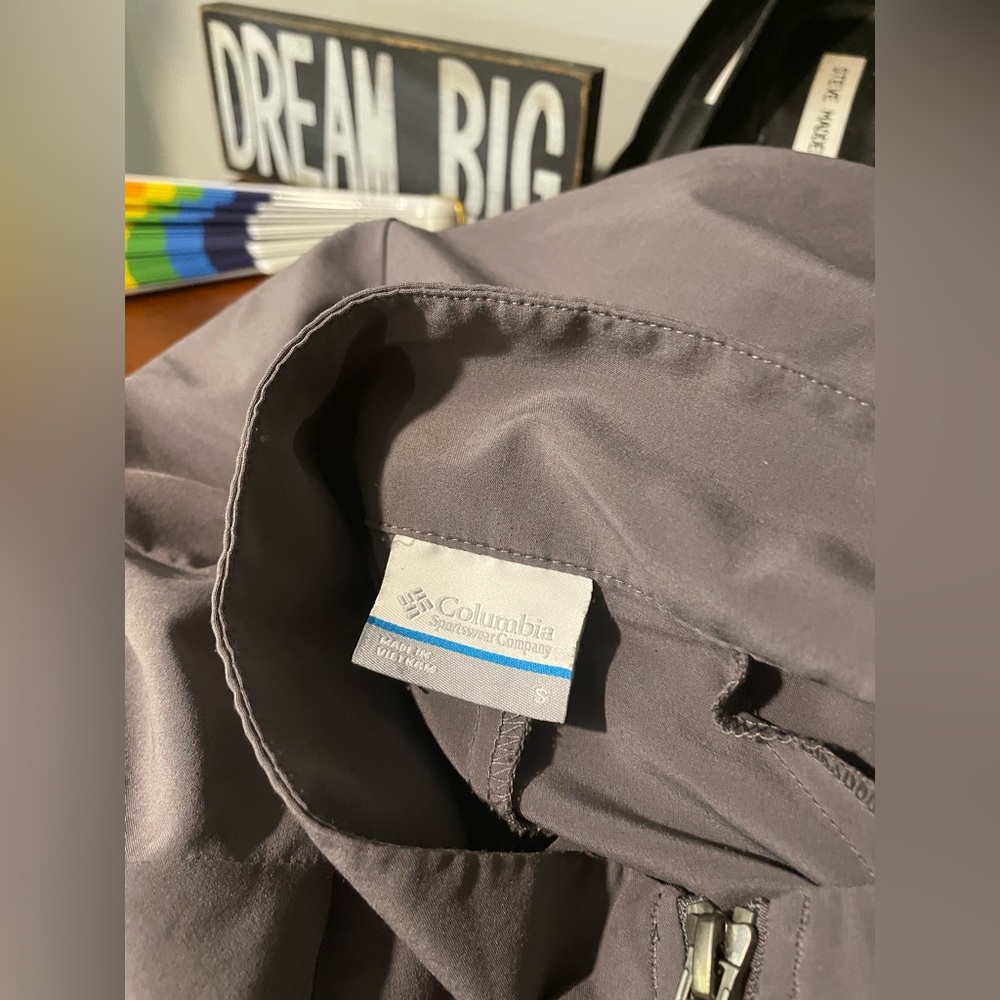 Women’s Columbia Lightweight Jacket ( small ) - Picture 4 of 6